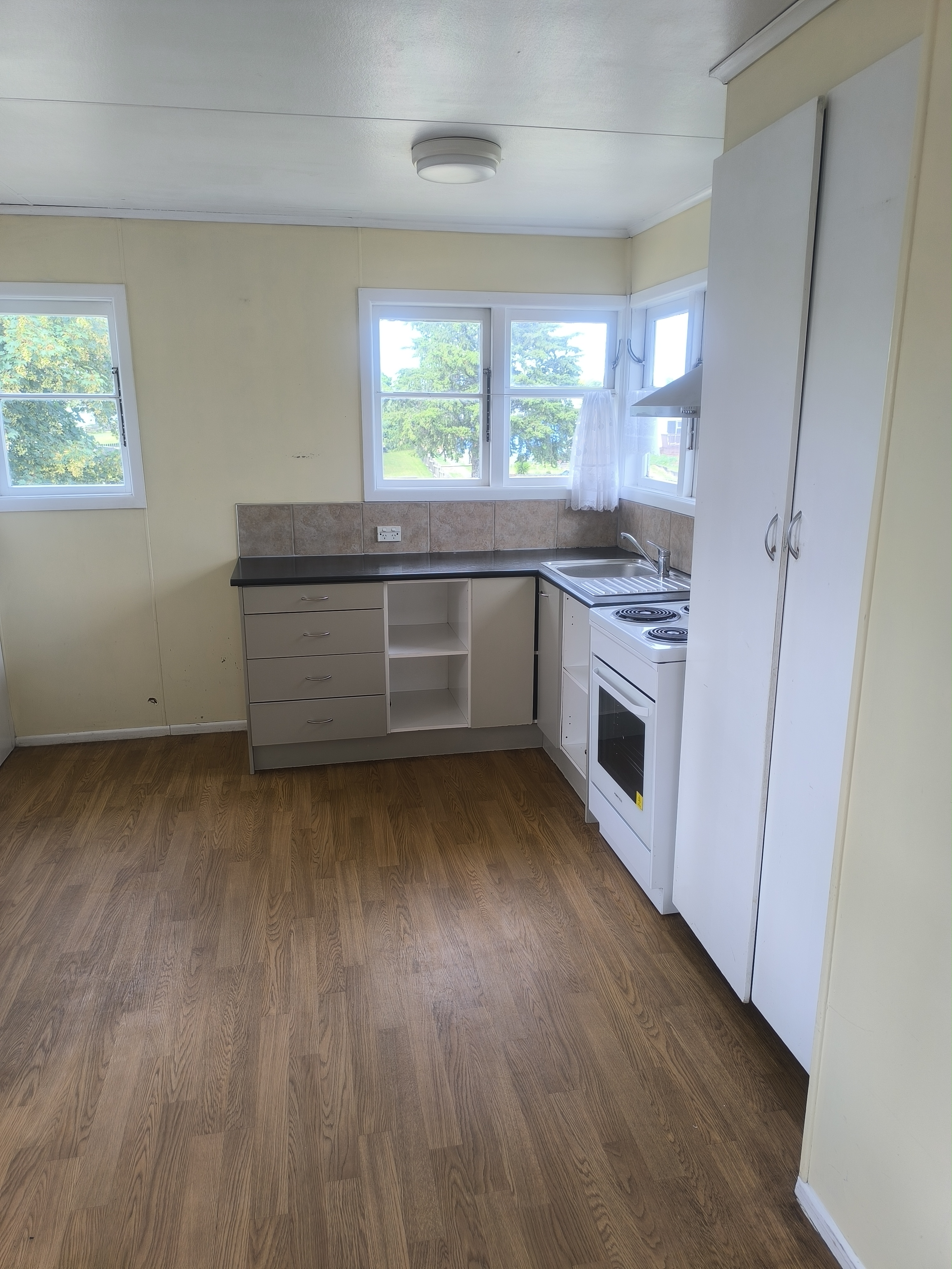 Balmoral kitchen before Cabinet Ninja cabinetry refresh